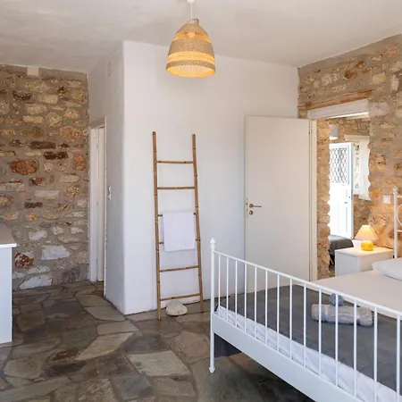 Alenia Paros فيلة Alikí